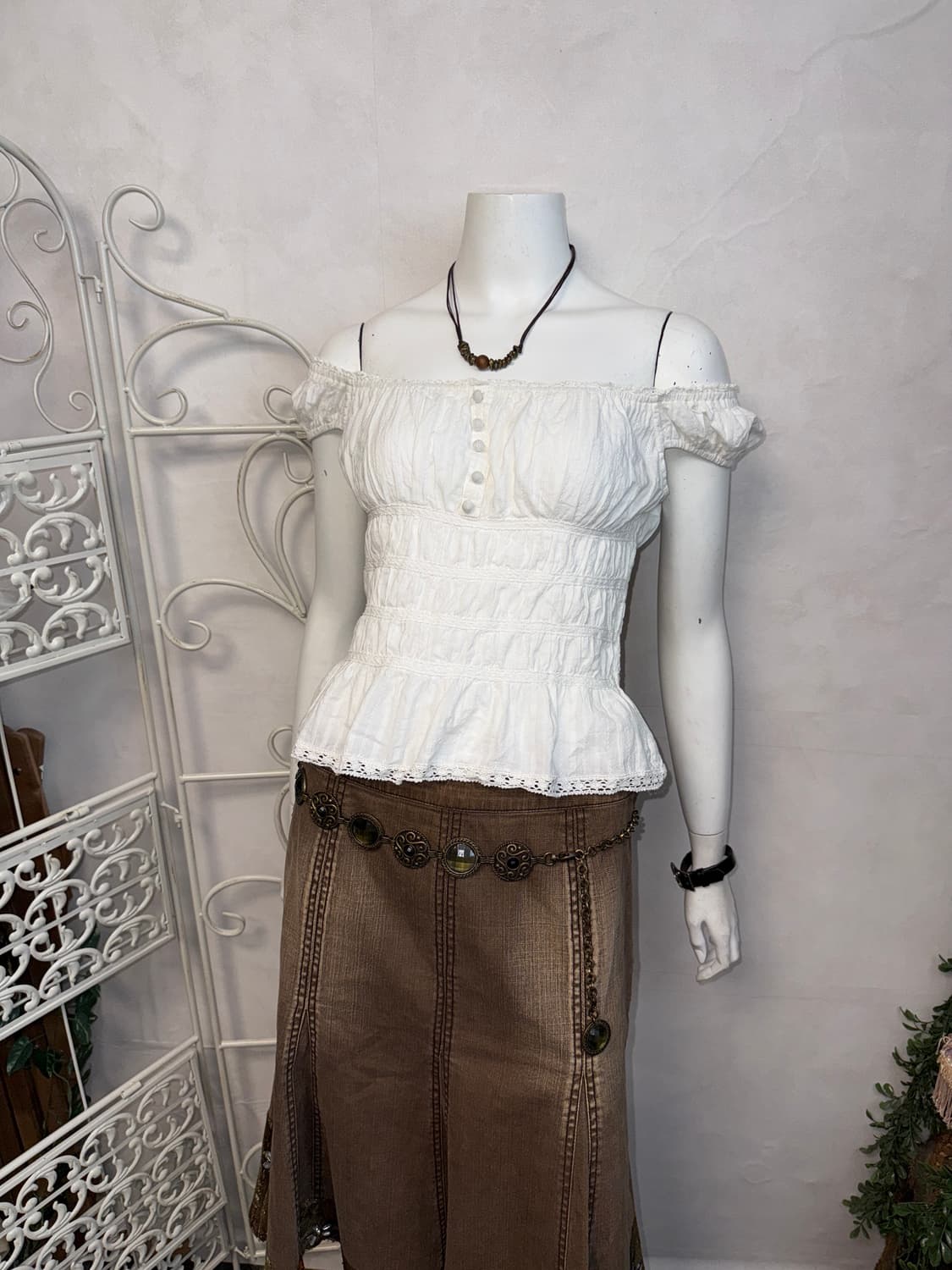 White cotton lace banding offshoulder bl 상품이미지4
