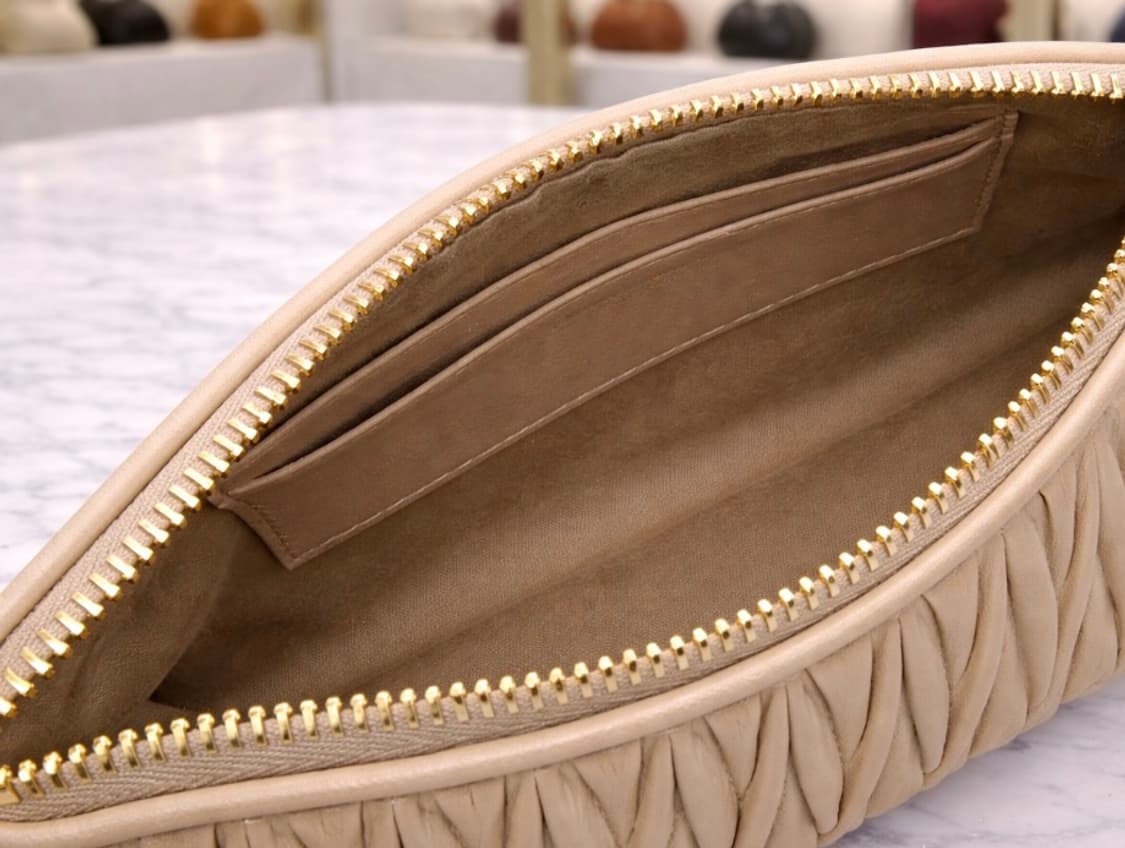 [A급] 미우미우 마테라쎄 나파 클러치 판매합니다!!! 상품이미지3