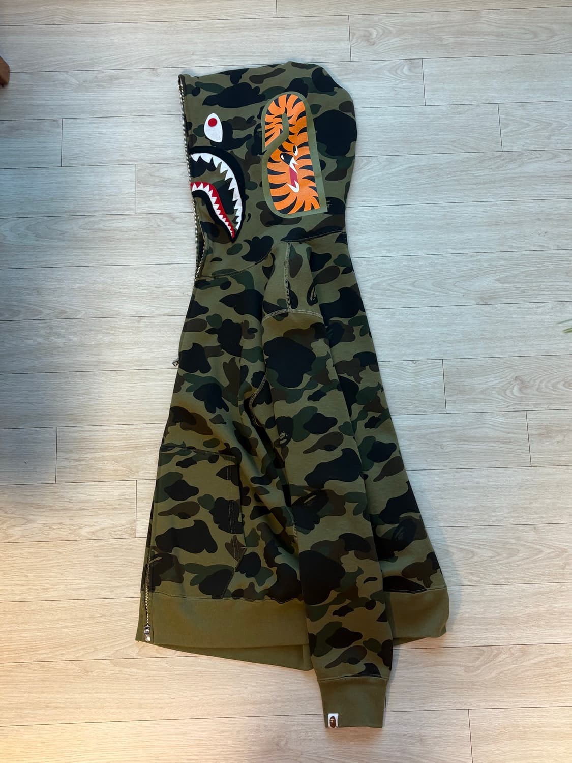 베이프 샤크후드 녹계 L 상품이미지1