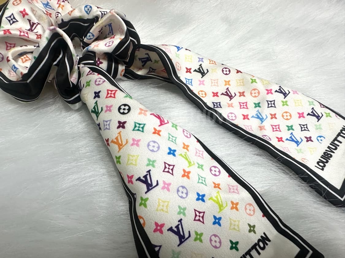 루이비통 화이트&멀티컬러 리본 헤어슈슈 상품이미지9