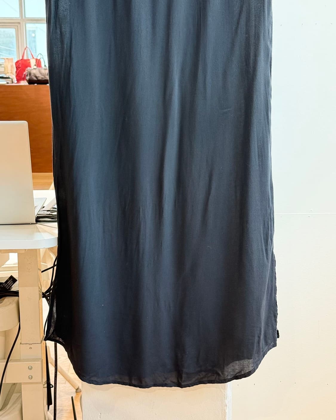 다미르 도마 사일런트 14ss 블랙 슬리브리스 버튼 원피스 상품이미지6