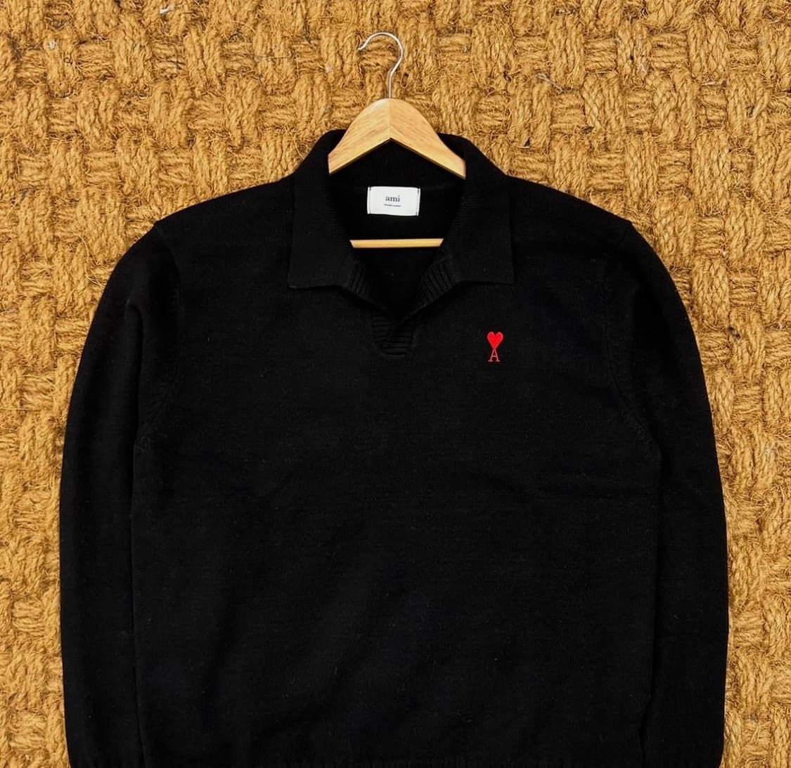 아미 자수 블랙 카라 니트 상품이미지2