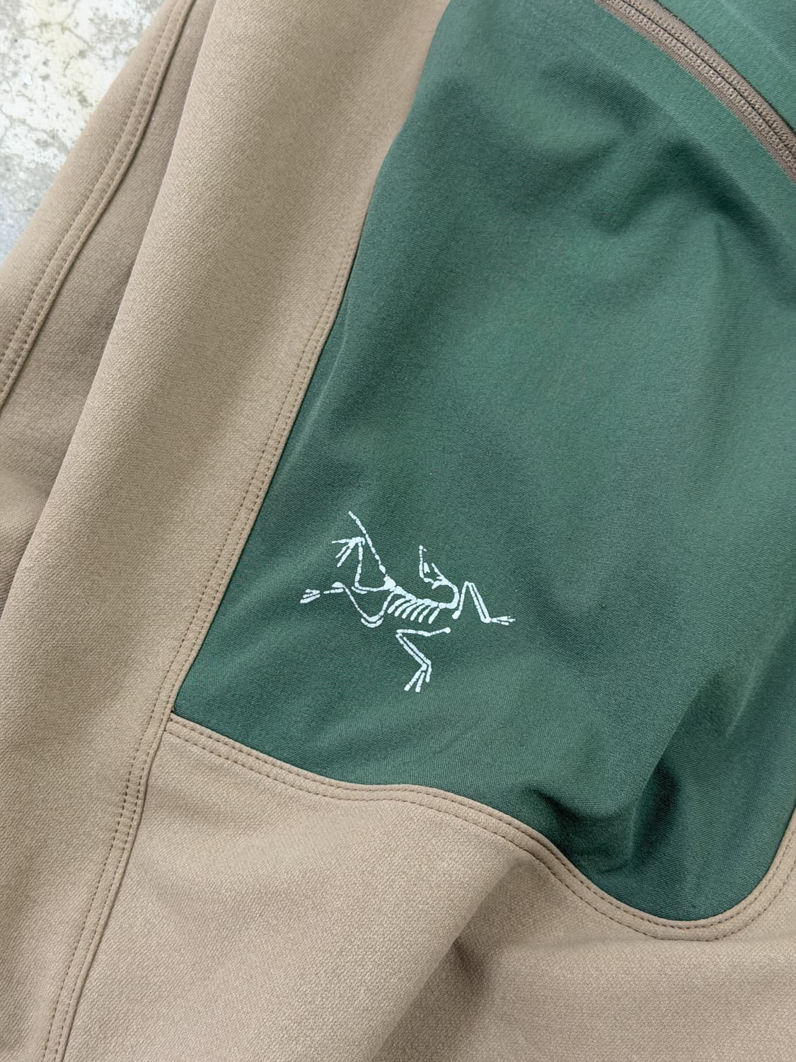 아크테릭스 감마 AR 투톤 소프트쉘 팬츠 상품이미지3