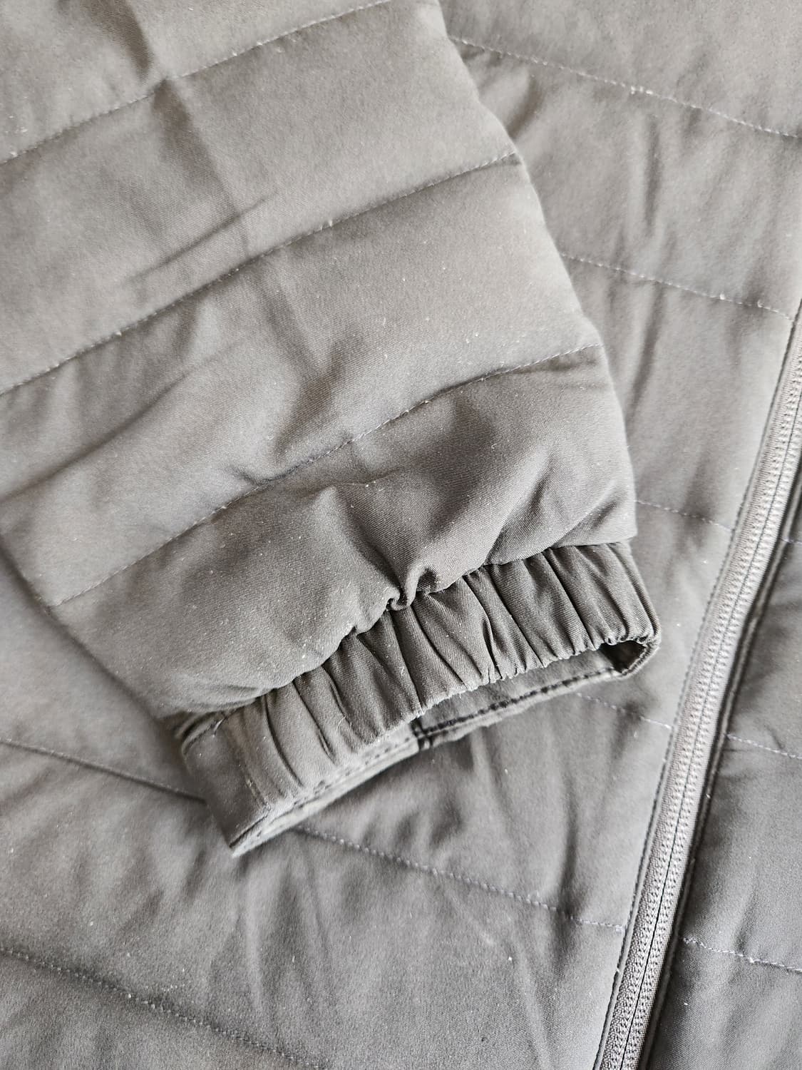 네파 구스다운 경량패딩 사이즈xl

사용감은 있지만 오염 하자 없이 깨끗 상품이미지5