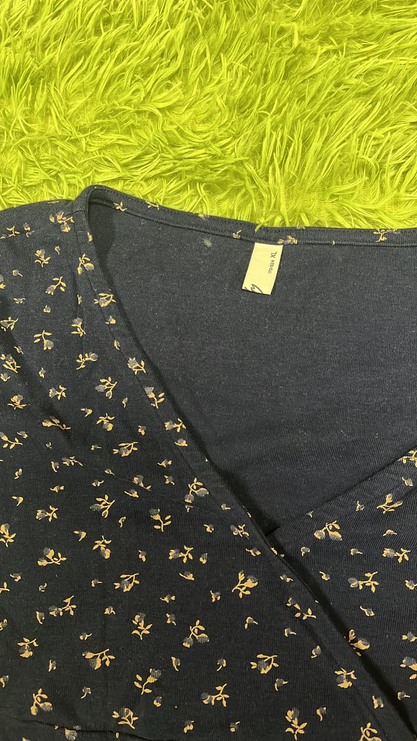 브이넥 미디 잔꽃 원피스 네이비 상품이미지2