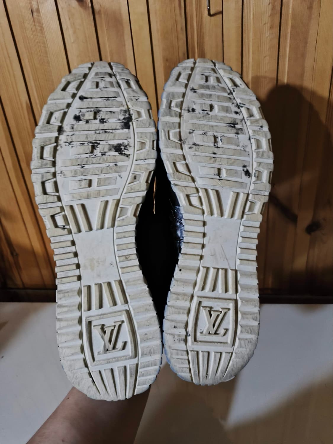 255mm 6.5 루이비통 런어웨이 레더 스니커즈  상품이미지9