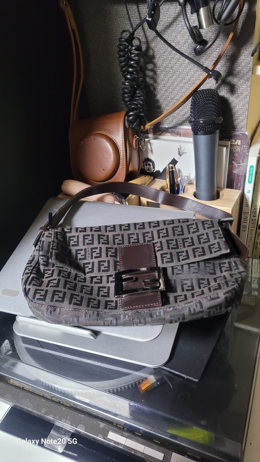 펜디 숄더백 상품이미지1