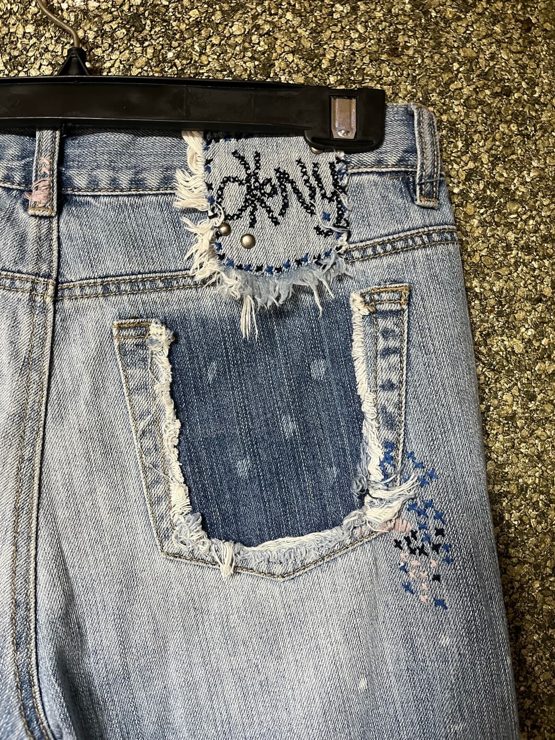DKNY Jeans 빈티지 패치워크 디스트레스드 플레어 데님 팬츠 상품이미지6