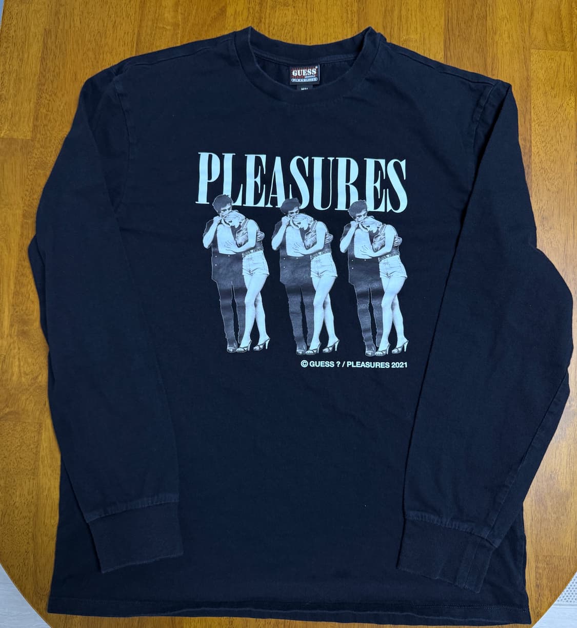 [US M / 105] 게스 X PLEASURES 콜라보 검정 긴팔티 상품이미지1