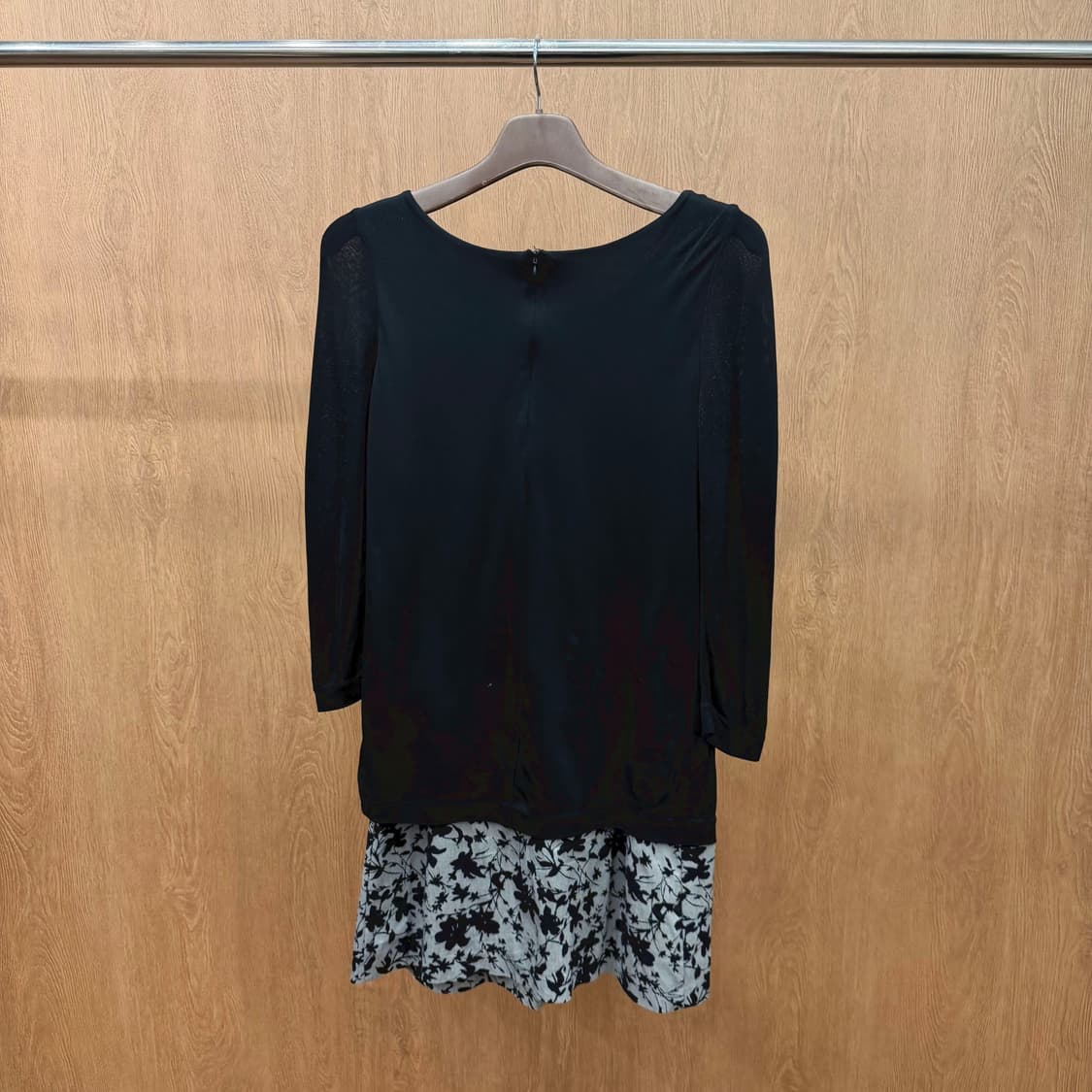 막스마라 라운드넥 미디 원피스 플로럴 패턴 배색 레이어드 디테일 블랙 상품이미지3