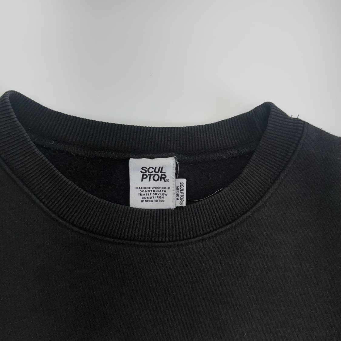 Sculptor 스컬프터 스펠아웃로고 블랙 맨투맨 상품이미지5