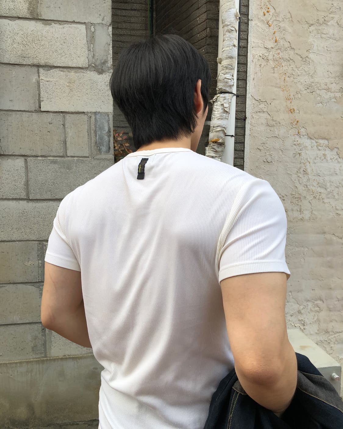 베르사체 정품 머슬핏 플리츠 반팔 화이트 상품이미지1