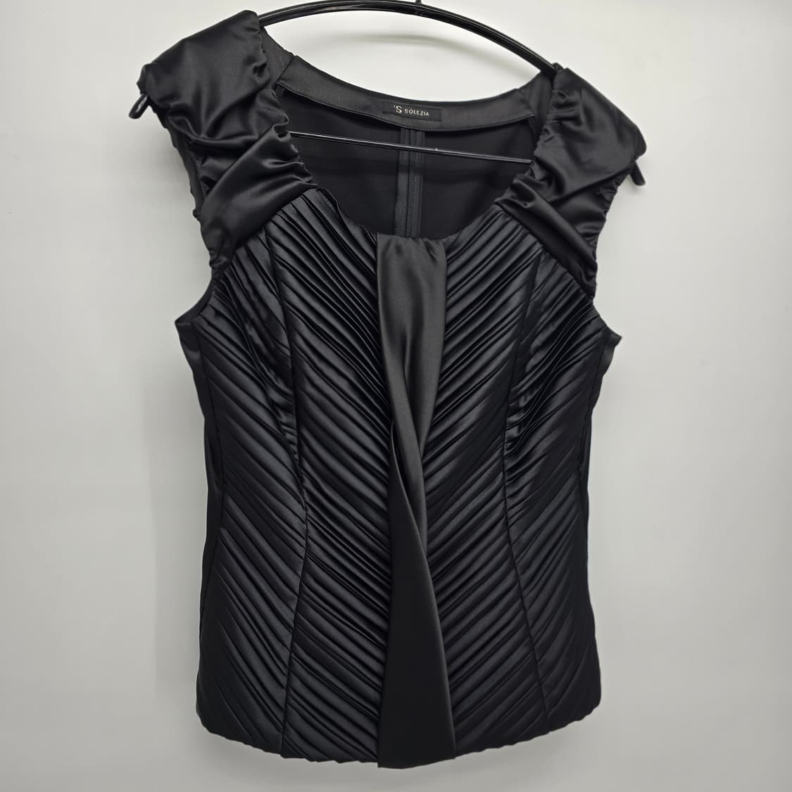 S SOLEZIA 플리츠 새틴 블라우스 블랙 하객룩 블라우스 상품이미지2
