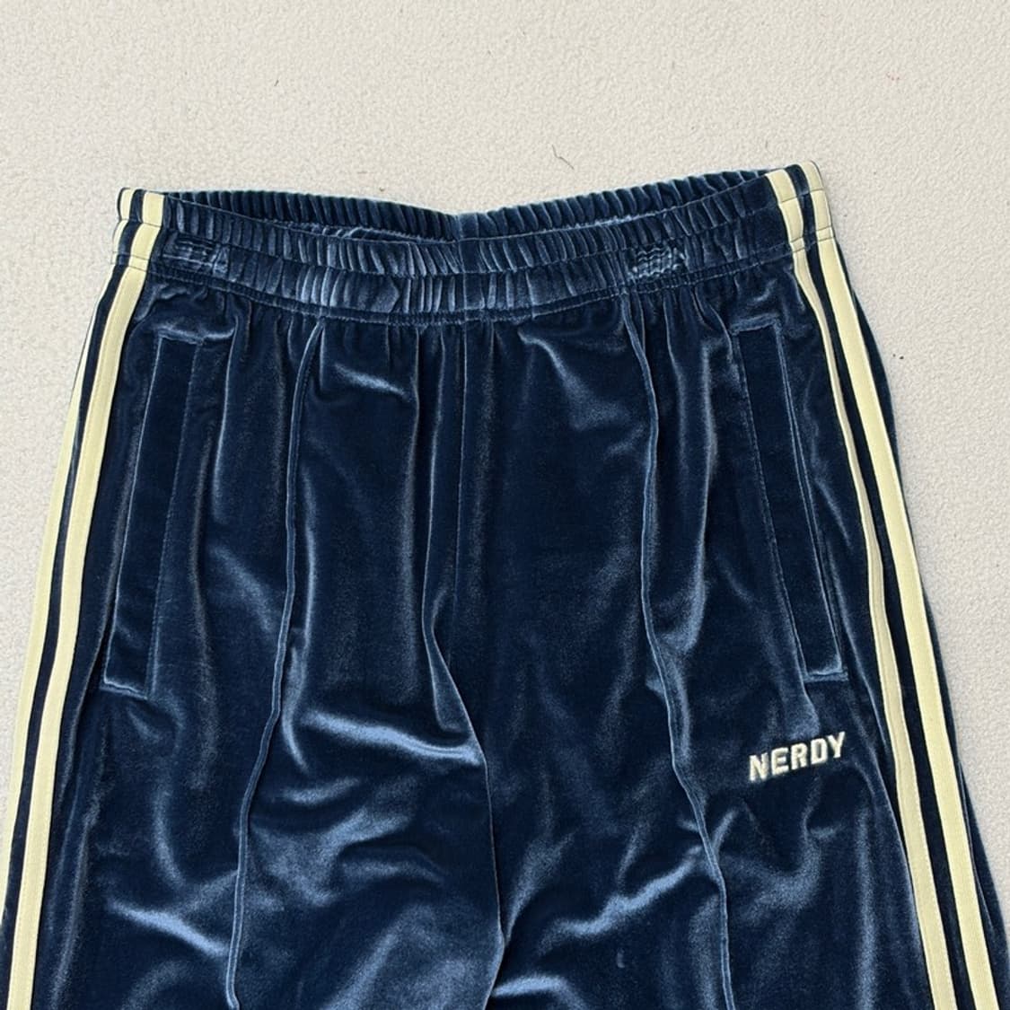 NERDY 네이비 벨벳 트랙팬츠 M 상품이미지4