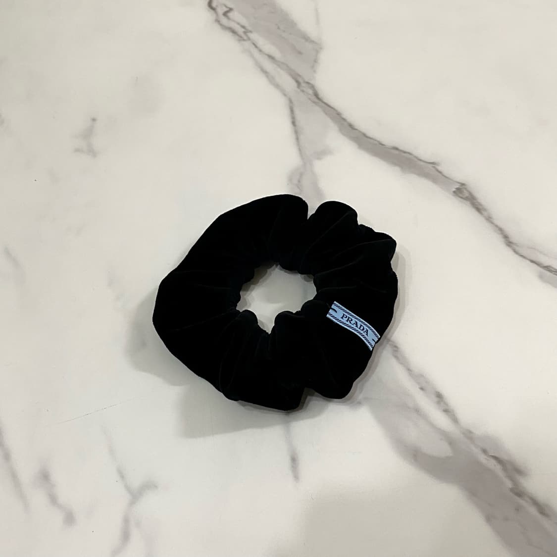 거의새것 프라다 벨벳 스크런치 헤어밴드 헤어곱창 헤어슈슈 상품이미지3