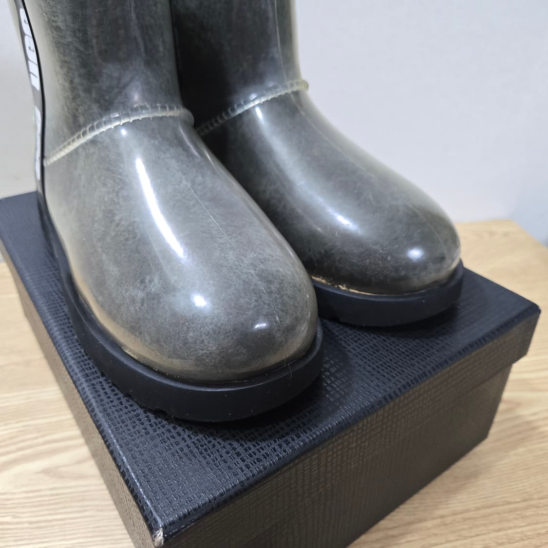 260 UGG 미국어그 클리어 미니 블랙 방수어그 상품이미지5