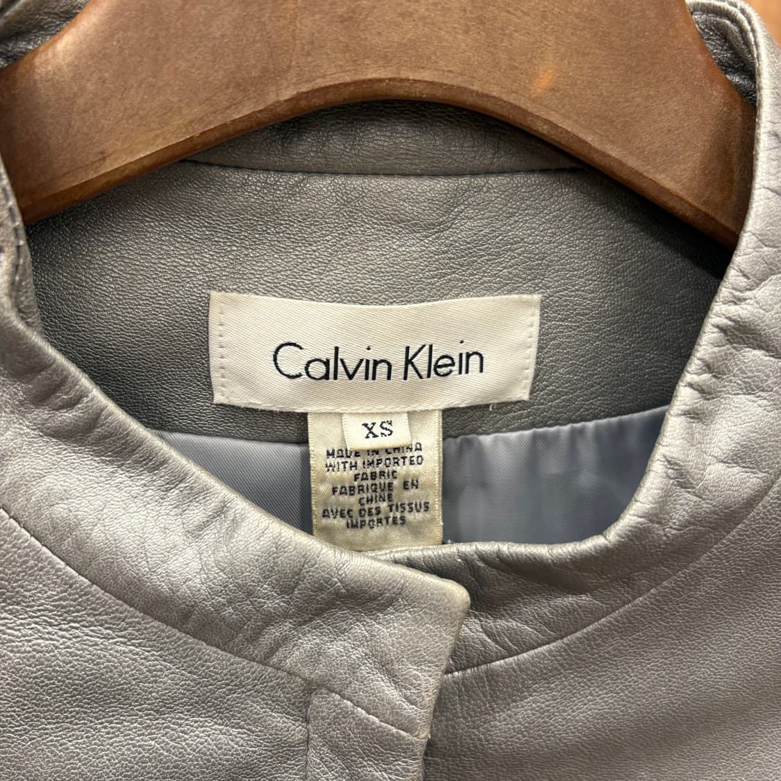 캘빈클라인 레더 자켓 밴드 카라 지퍼 여밈 디테일 실버 상품이미지6