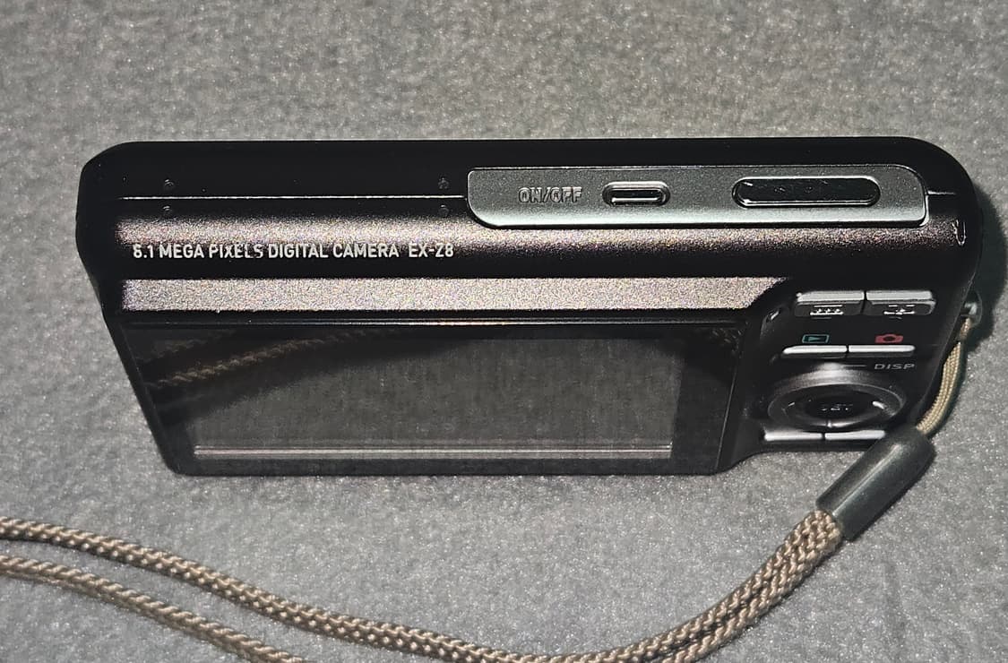 카시오 엑슬림 EX-Z8 빈티지 디카 판매합니다 상품이미지3