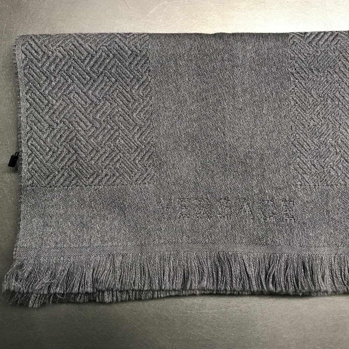 베르사체 메두사 그레이 머플러 상품이미지3