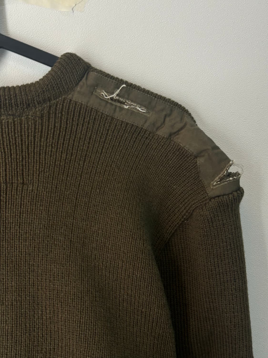by KHAKI DESIGN 레터링 니트 distressed knit 상품이미지8
