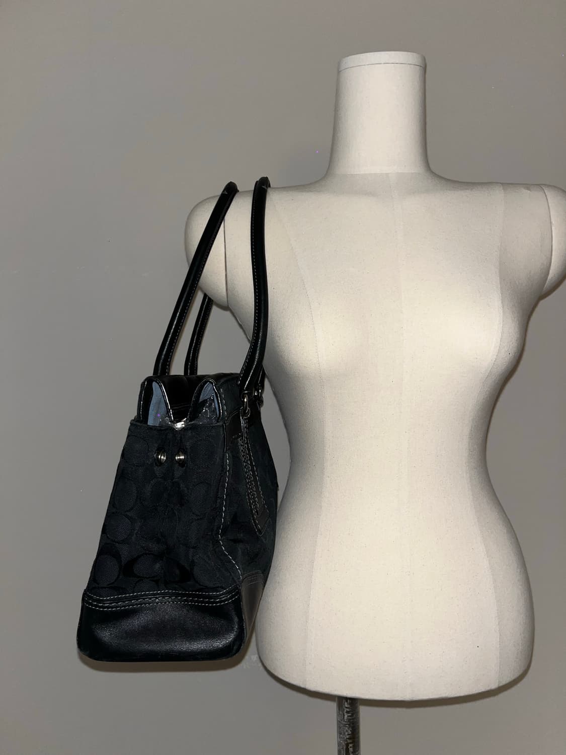 🎉BLACK FRIDAY🎉 Coach all black bag 상품이미지5