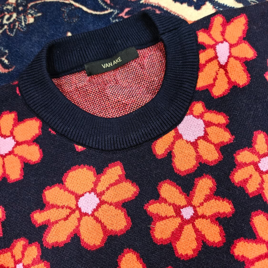 반에이크(VANAKE) 21FW 플라워 자카드 니트 스웨터 상품이미지6