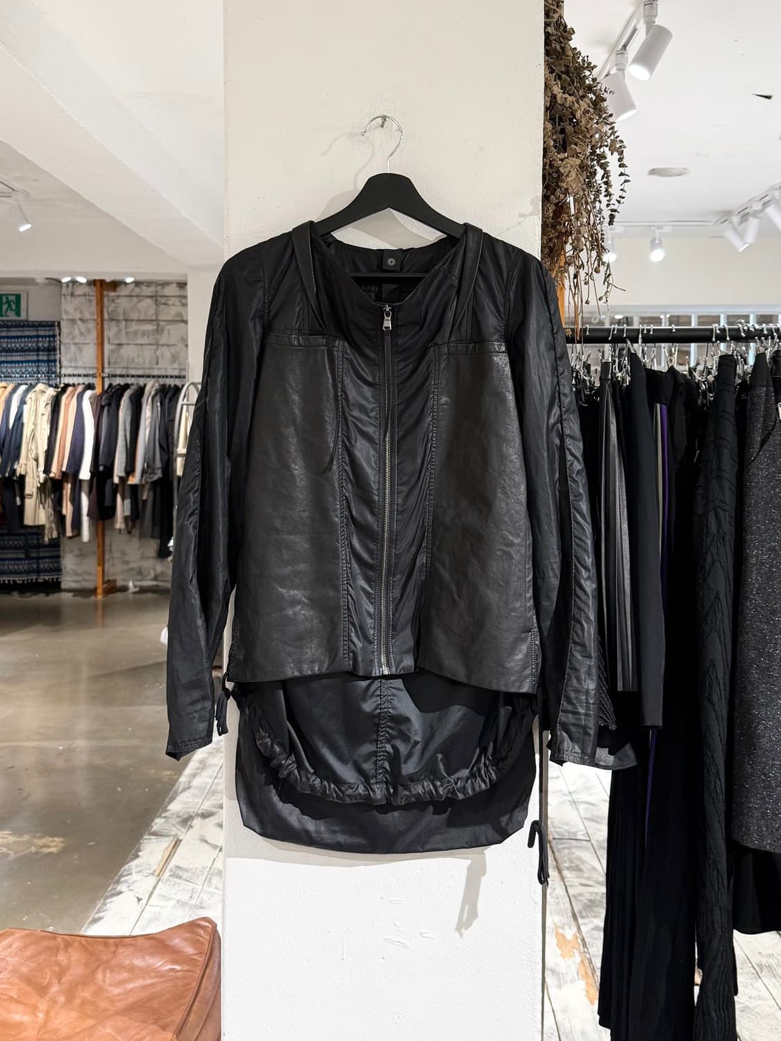 일라리아 니스트리 블랙 램스킨 폴리 실크 블렌드 집업 자켓 상품이미지1