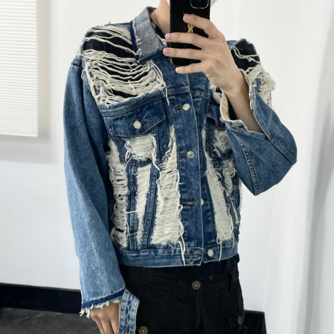 스파이더 웹 데미지 크롭 데님 트러커 자켓 상품이미지3