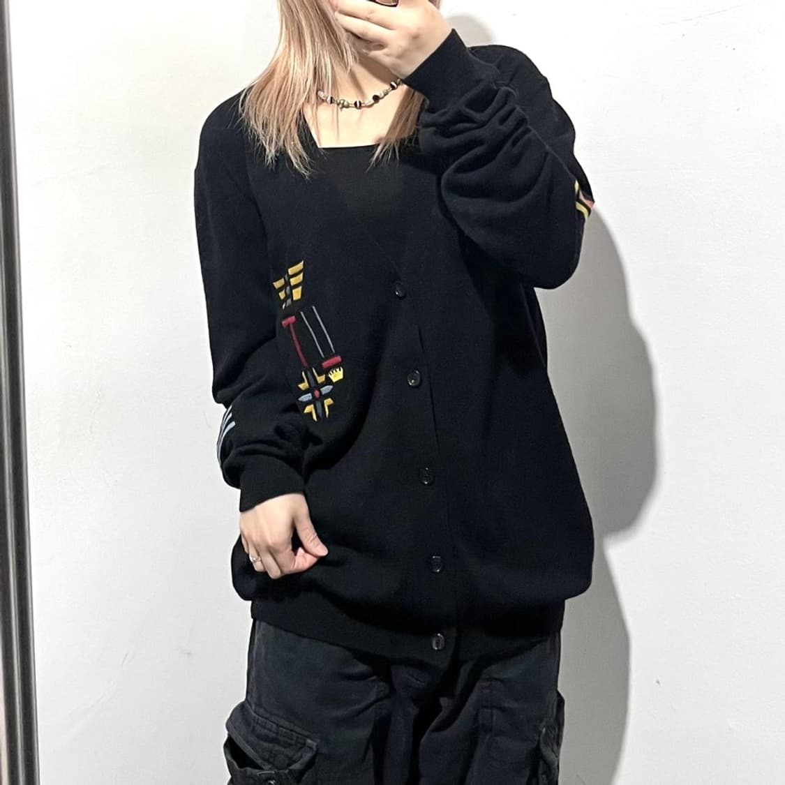 더 에디터 패치 니트 가디건 상품이미지1