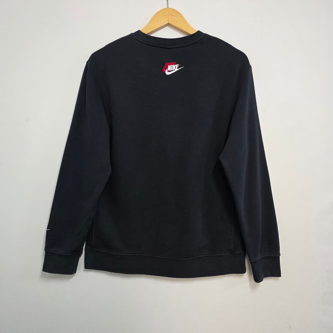 M 95 나이키 멀티스우시 맨투맨 블랙 상품이미지2