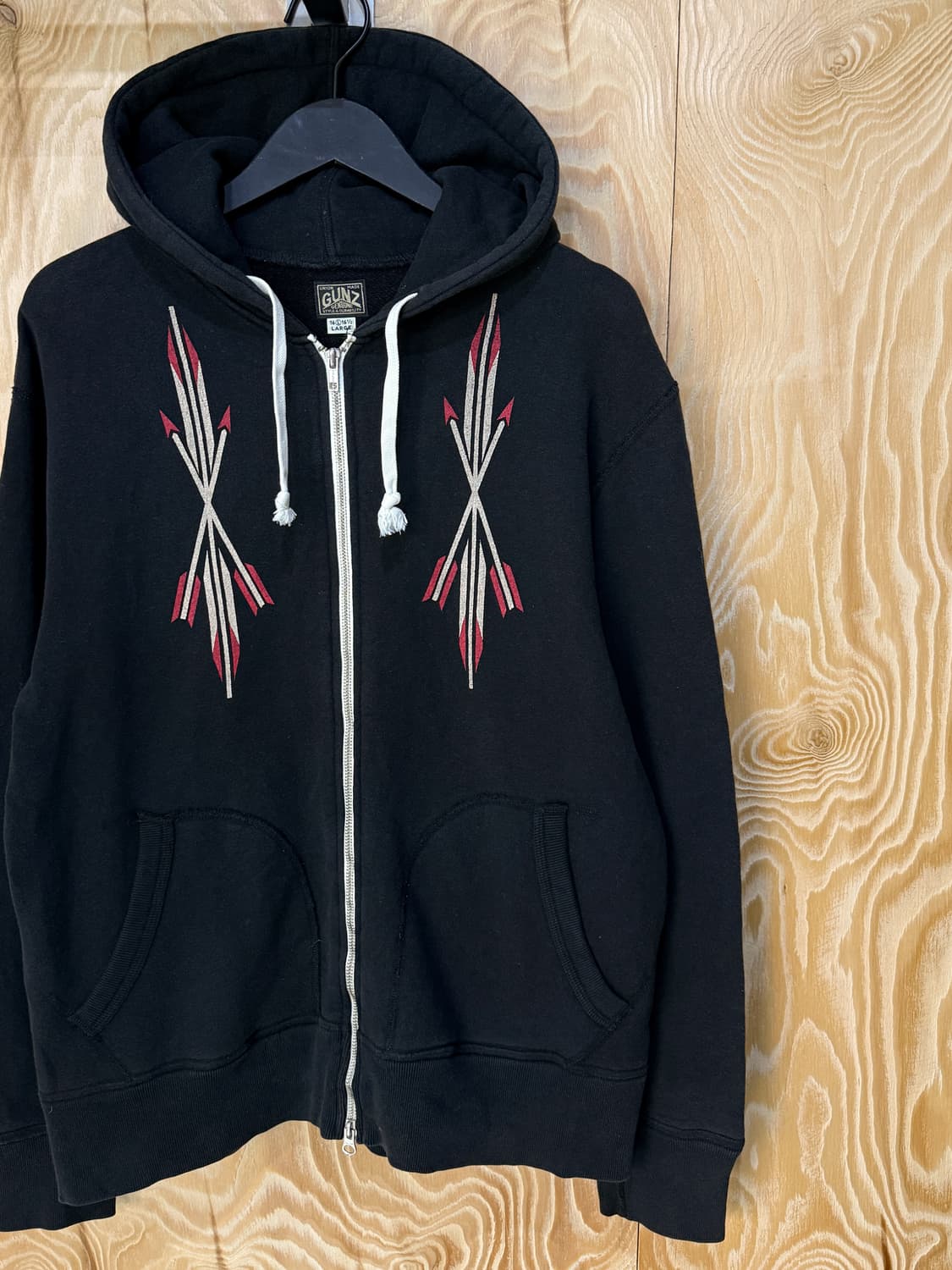 건즈 바이 네이비블루 네이티브 크로스 애로우 후드집업 상품이미지4