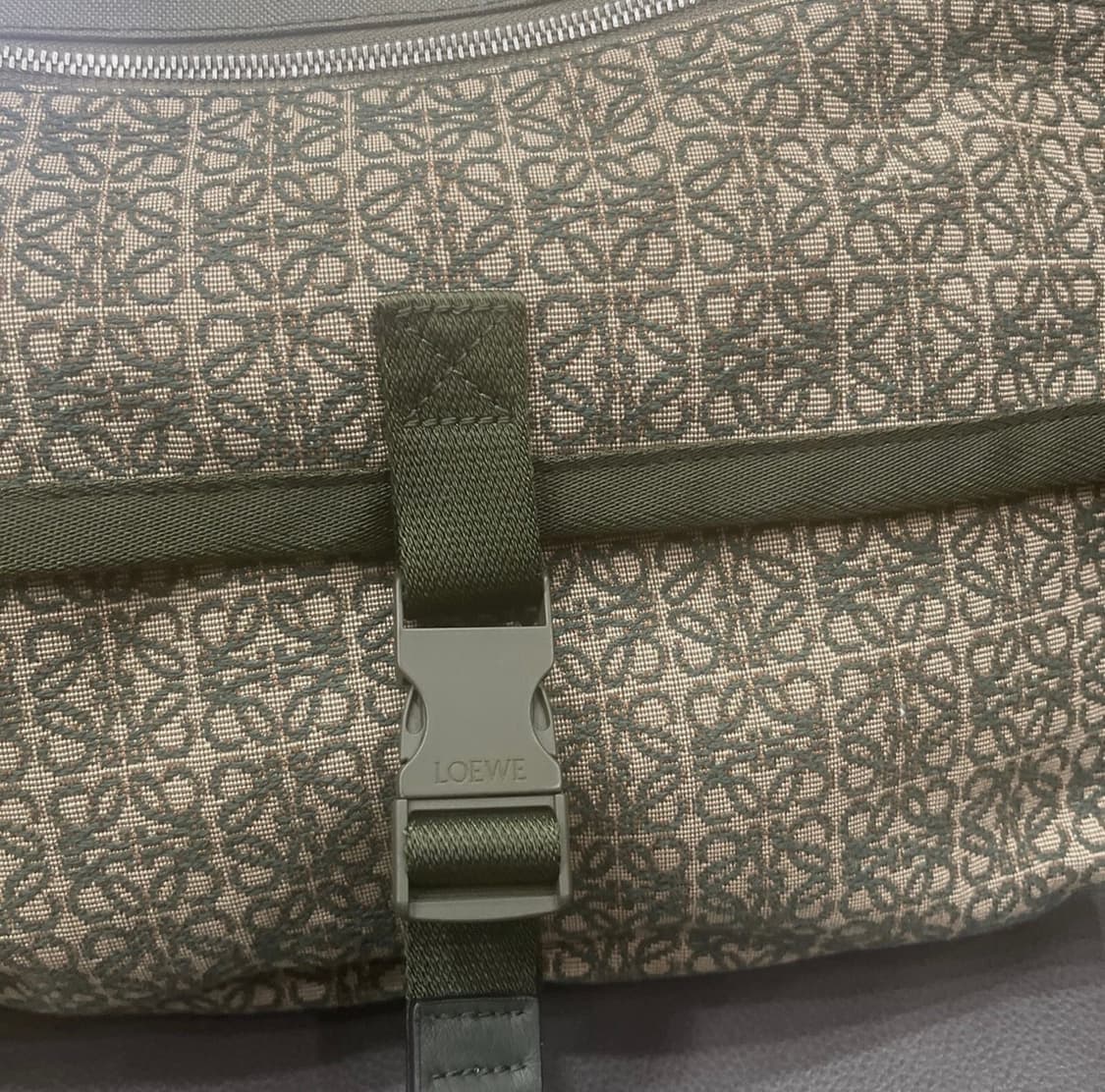 로에베(LOEWE) 포스트맨 백 상품이미지1