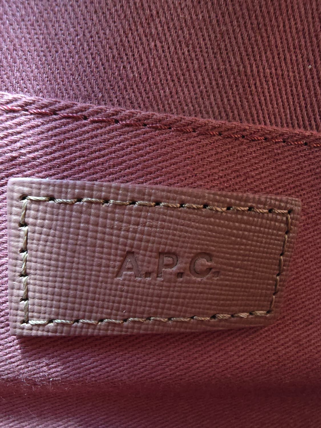 A.P.C 아페쎄 하프문 크로스백 라벤더 (1823) 상품이미지3