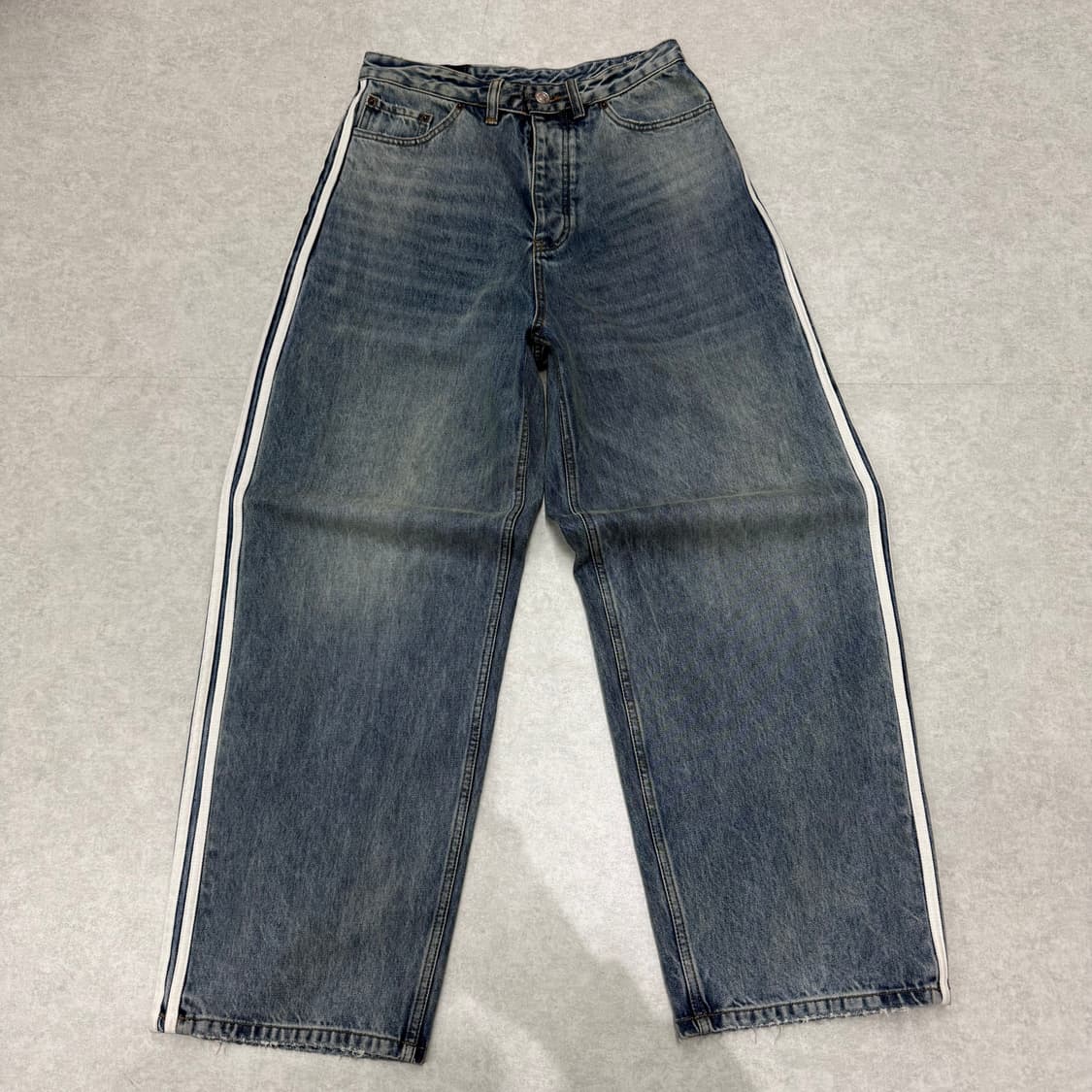 발렌시아가x아디다스 배기 트라우저 데님팬츠 연청 상품이미지1