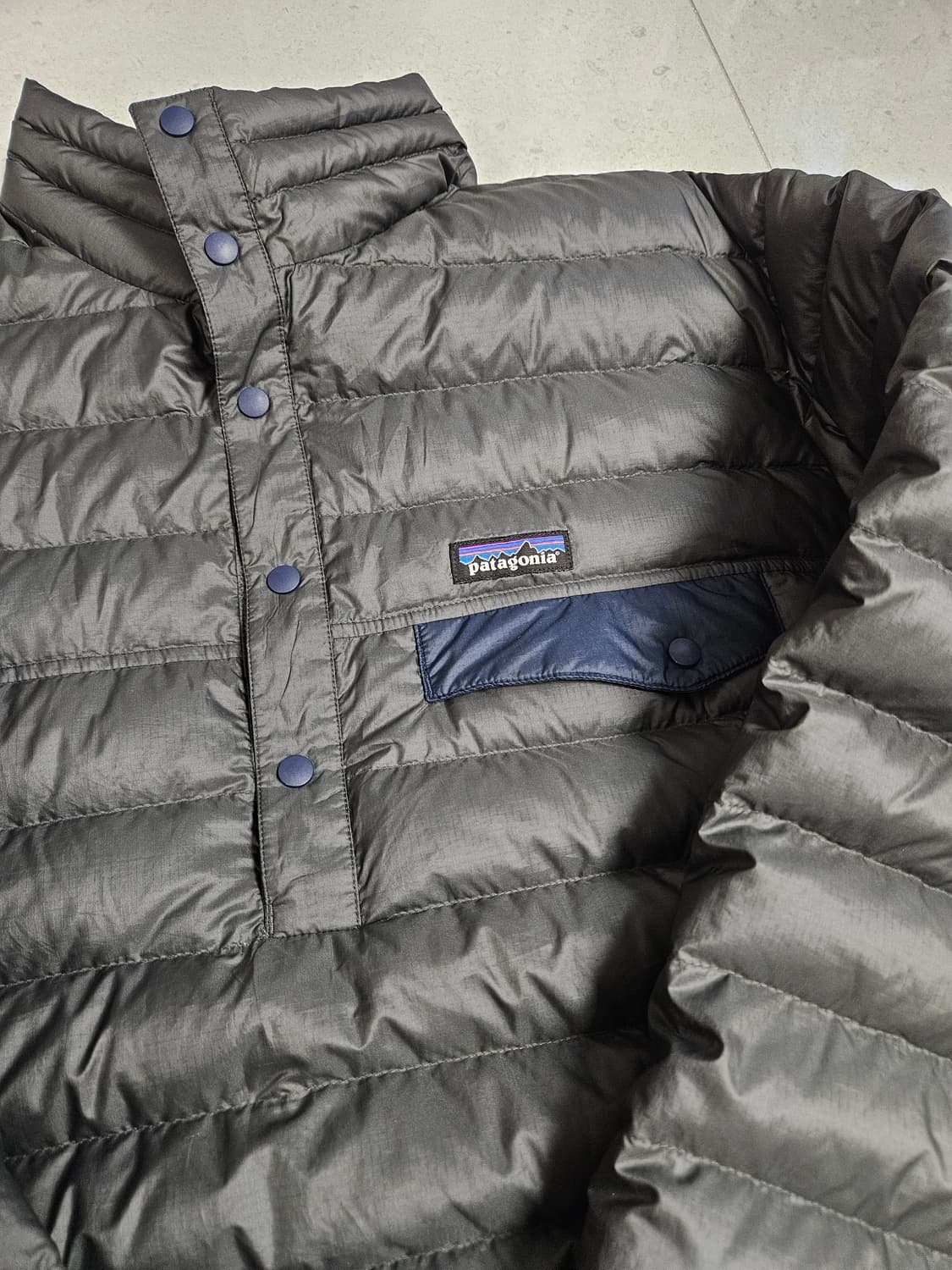 파타고니아 신칠라 다운풀오버 xl 차콜 상품이미지3