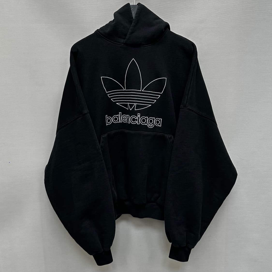 발렌시아가 x 아디다스 라지 후드티 (크롭 오버핏)  상품이미지1