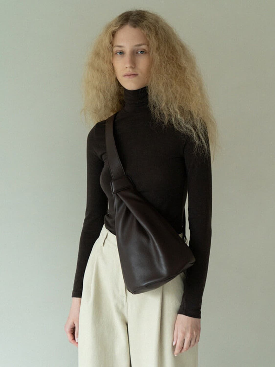 Le Sling Bag 브라운 상품이미지3