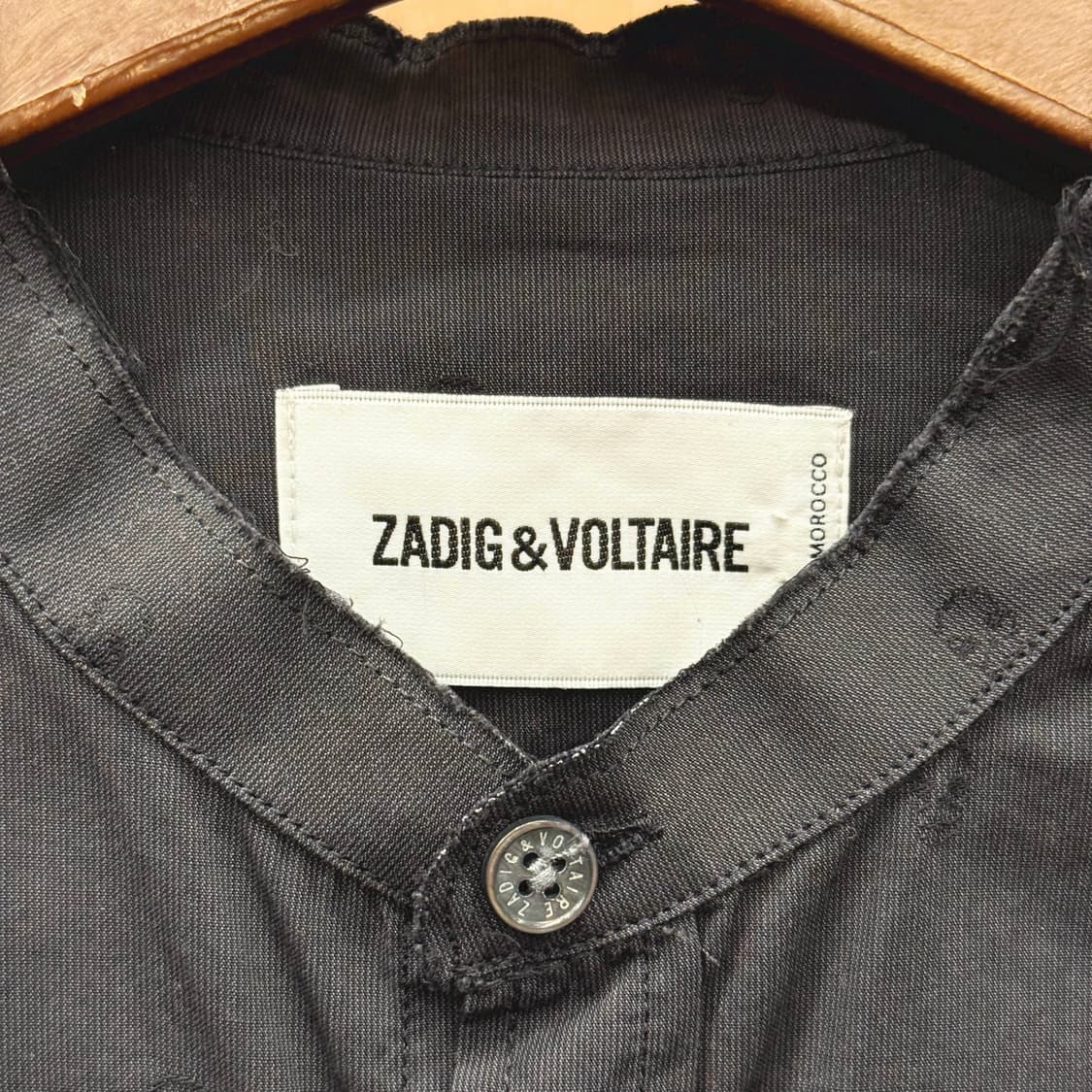 쟈딕 앤 볼테르 노카라 버튼 셔츠 미니 패턴 디테일 블랙 상품이미지7