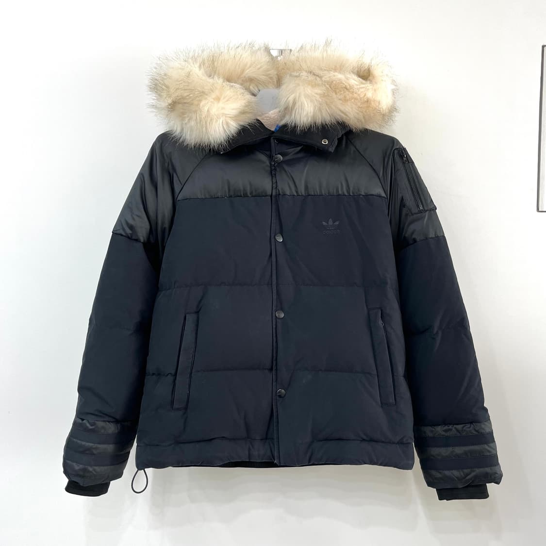 아디다스 자수로고 덕다운 블랙 숏 패딩 자켓 상품이미지2