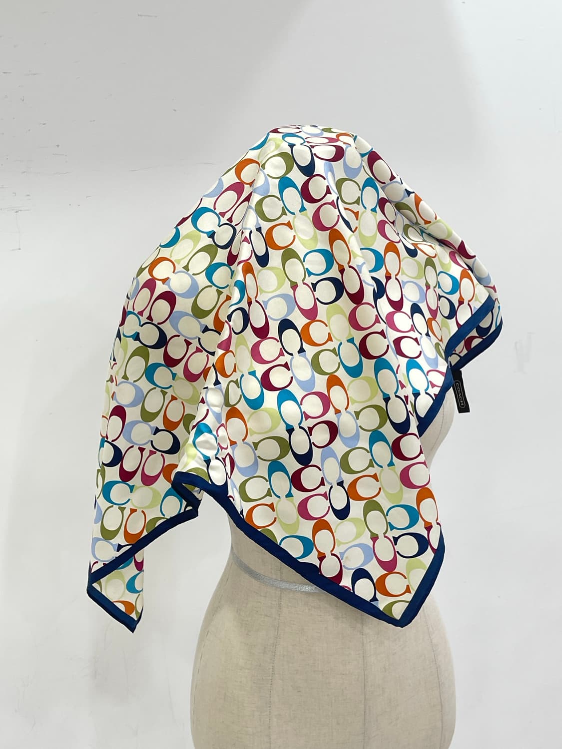 코치 실크 사각 스카프 상품이미지2