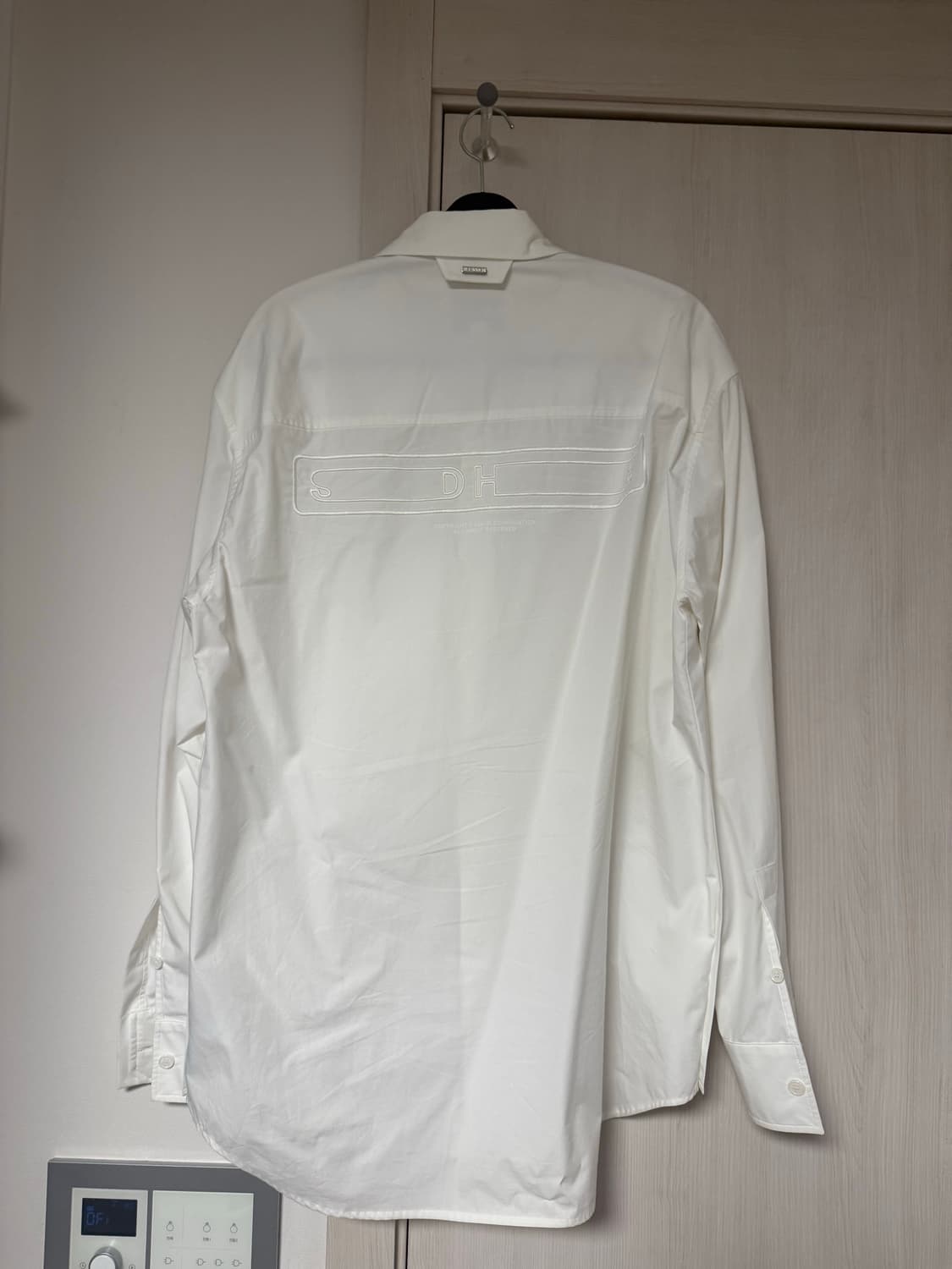 솔리드옴므 백로고 셔츠 상품이미지1