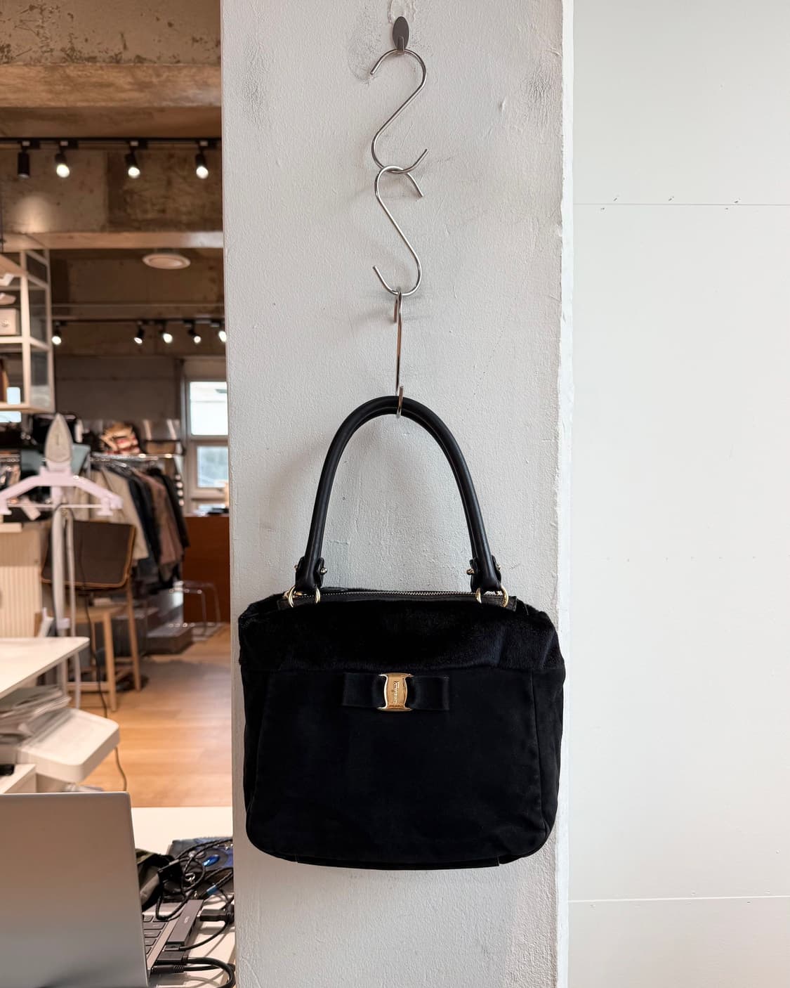 페라가모 블랙 바라보우 토트백  상품이미지2