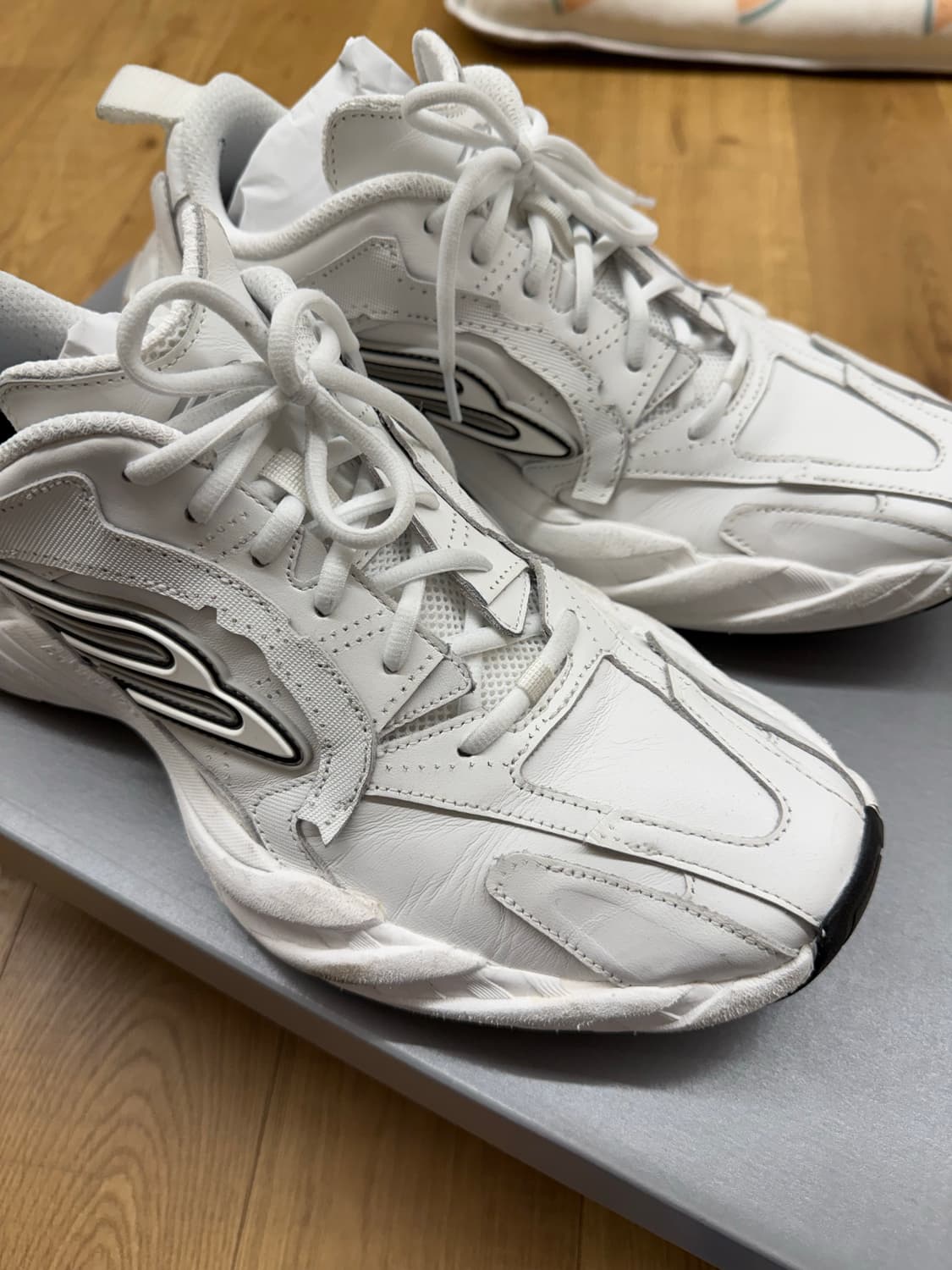 발렌시아가 먼데이 화이트 42 상품이미지2