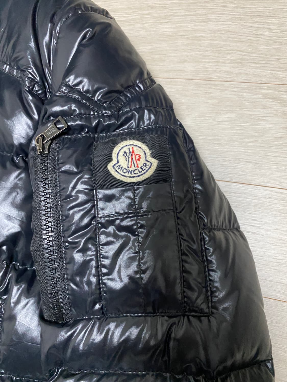 [A급]몽클레어 유광 봄버 패딩 상품이미지8