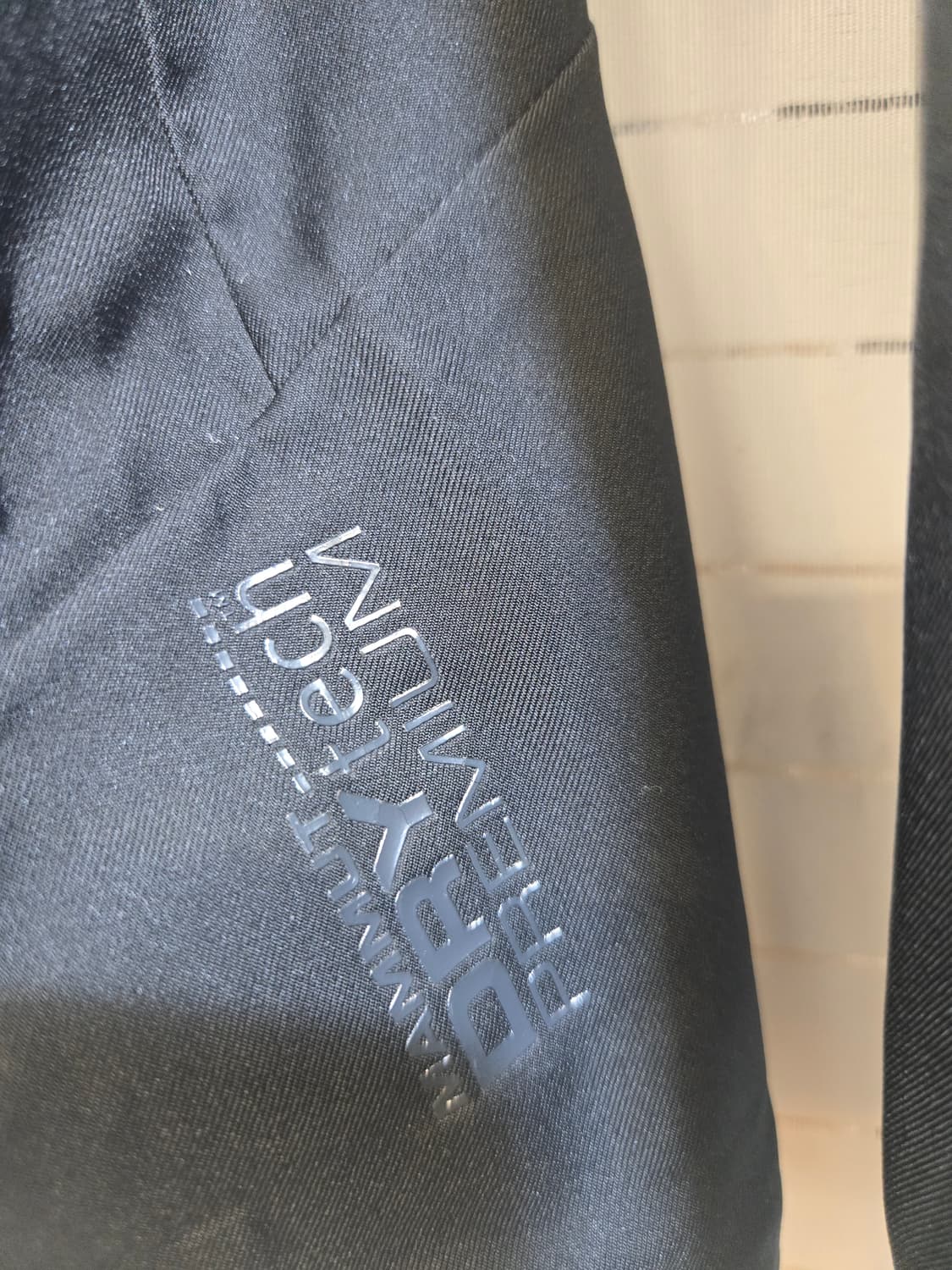 마무트 블랙/레드  고어택스 프로 후드 자켓 상품이미지4