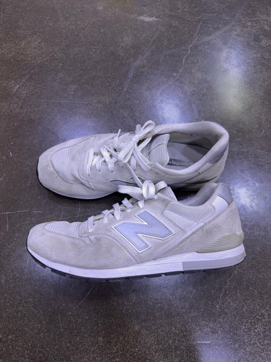 뉴발란스 996 스웨이드 그레이 스니커즈 270 상품이미지7