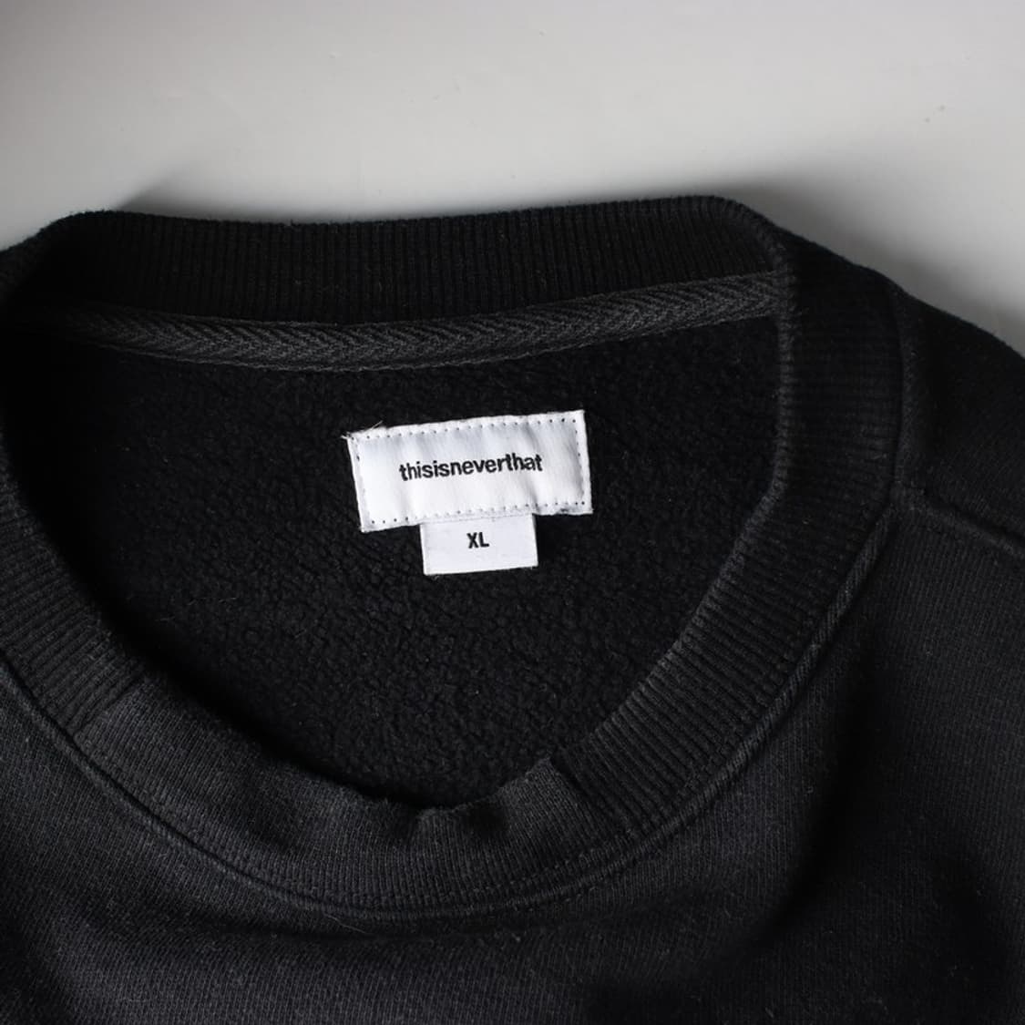 디스이즈네버댓 블랙 백로고 맨투맨 XL 상품이미지5