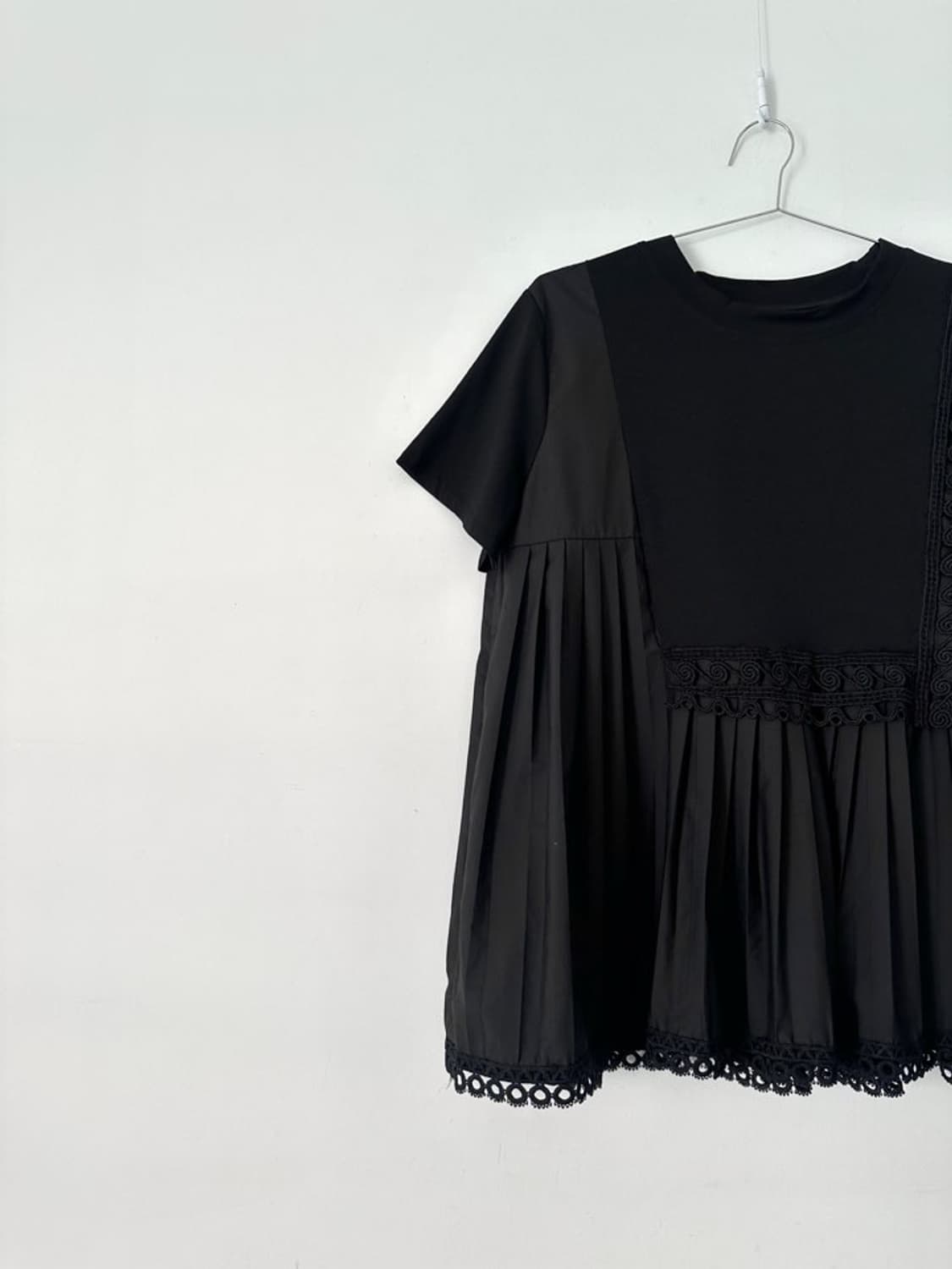 ESSENA play embroidery pleats top  상품이미지3