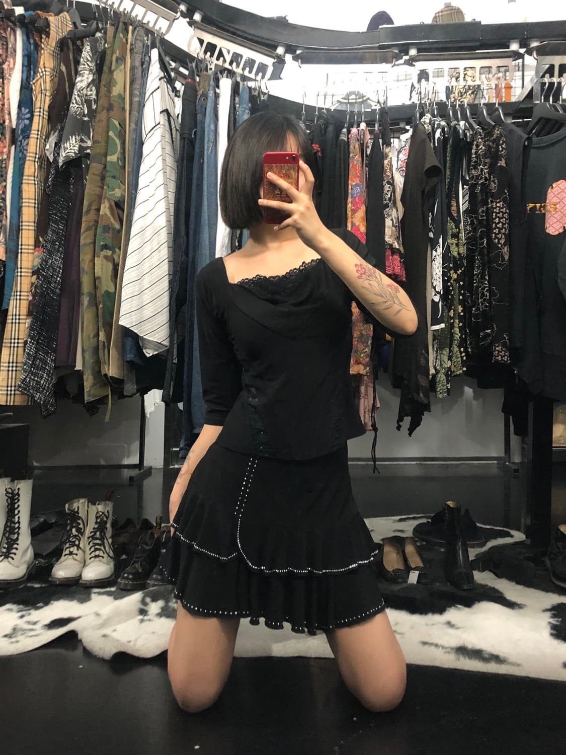 레이스 디테일 블랙 탑 상품이미지1