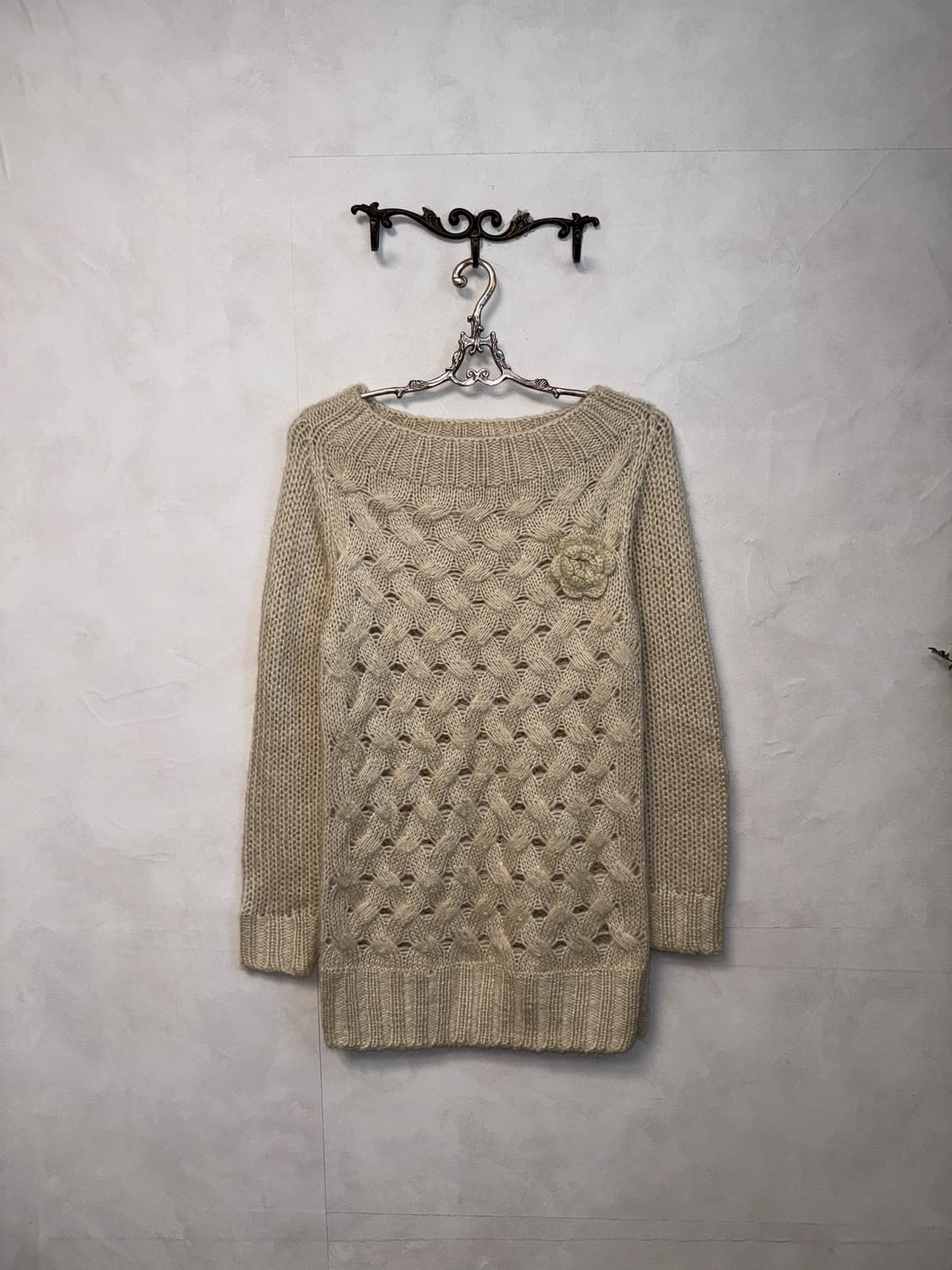 Beige flower corsage twist knit ops 상품이미지4